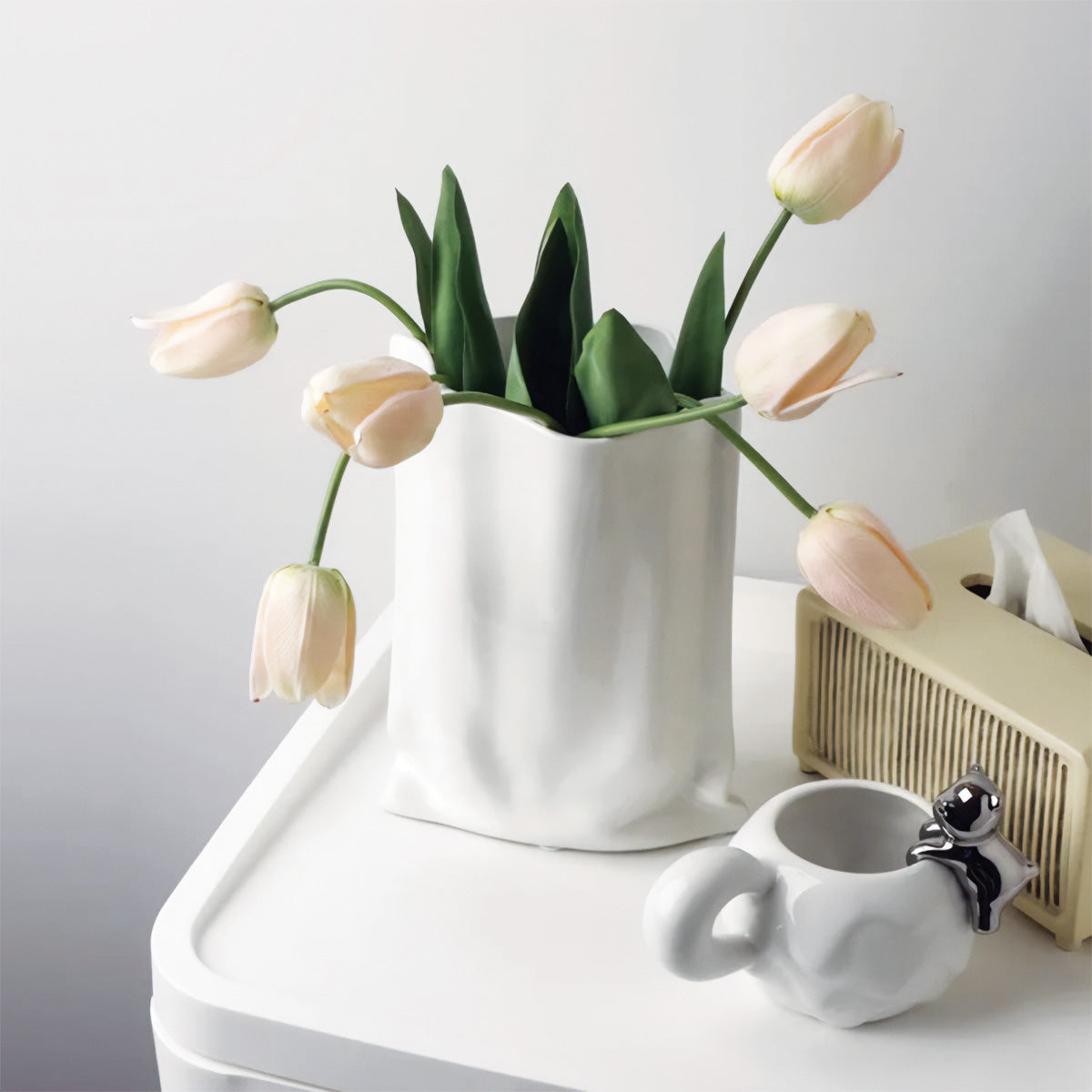 Plissierte Blumenvase aus Keramik – Elegantes Falten-Design in Chrom und Weiß Gelb, 23,5x16,5cm – Stilvolle Vasen für Ihr Zuhause-2